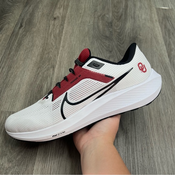 NEW Nike Air Zoom Pegasus 40 Oklahoma Sooners White DZ5984-100‎ Men's Size 15